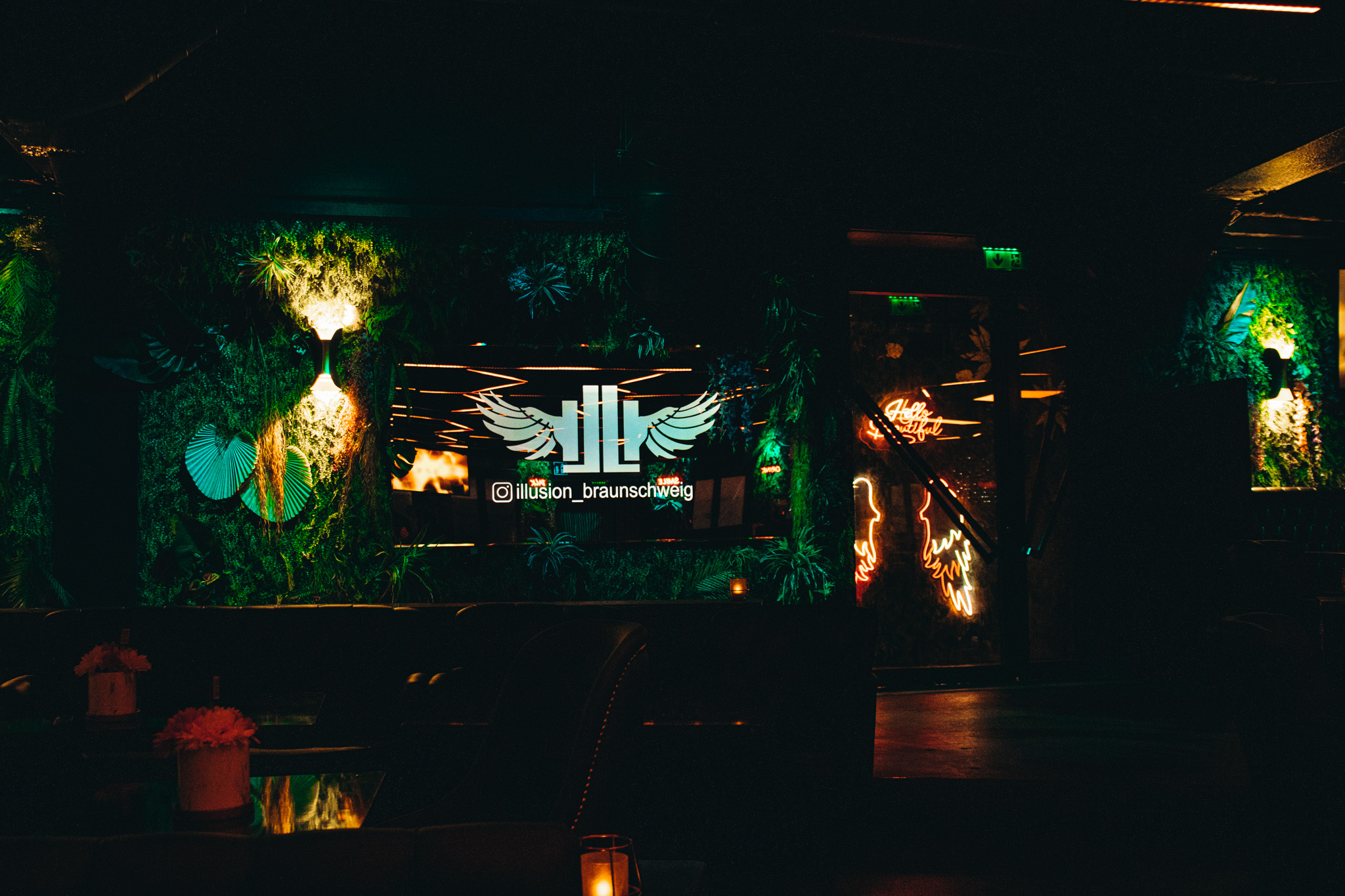 illusion Lounge Details